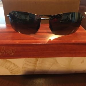 Maui Jim Lighthouse Sunglasses - New in box